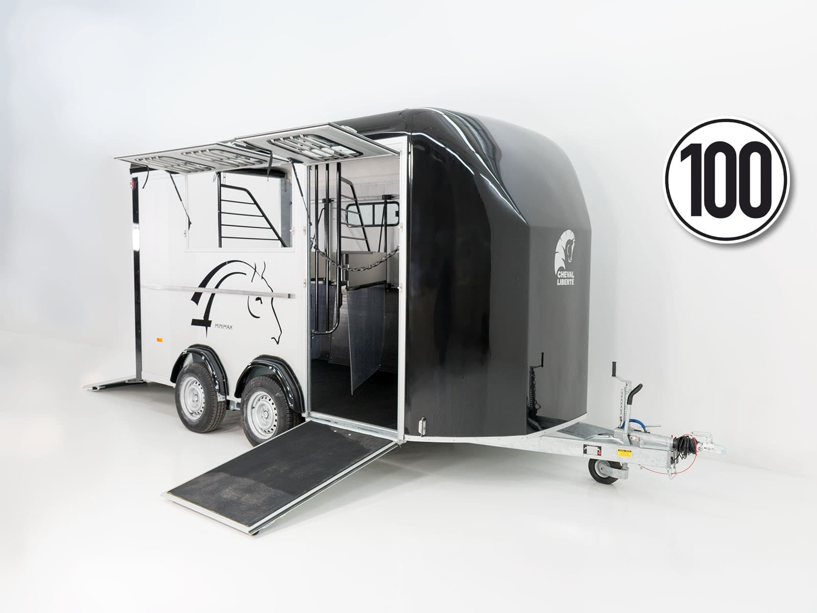 Cheval Liberté Pferdeanhänger Maxi 3 für drei Pferde | Pullmann 2 Fahrwerk | schwarz