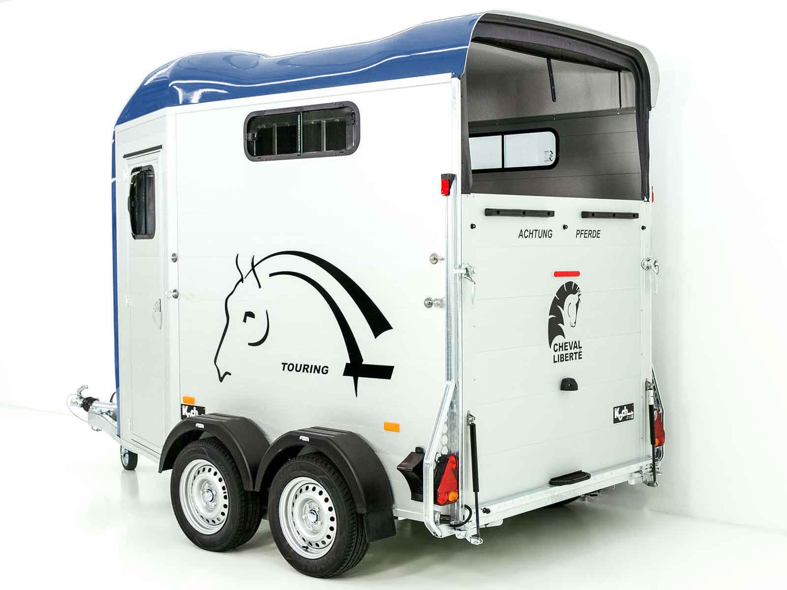 Cheval Liberté Pferdeanhänger Touring Jumping mit Sattelkammer | Pullman-Fahrwerk | Sattelkammer | blau