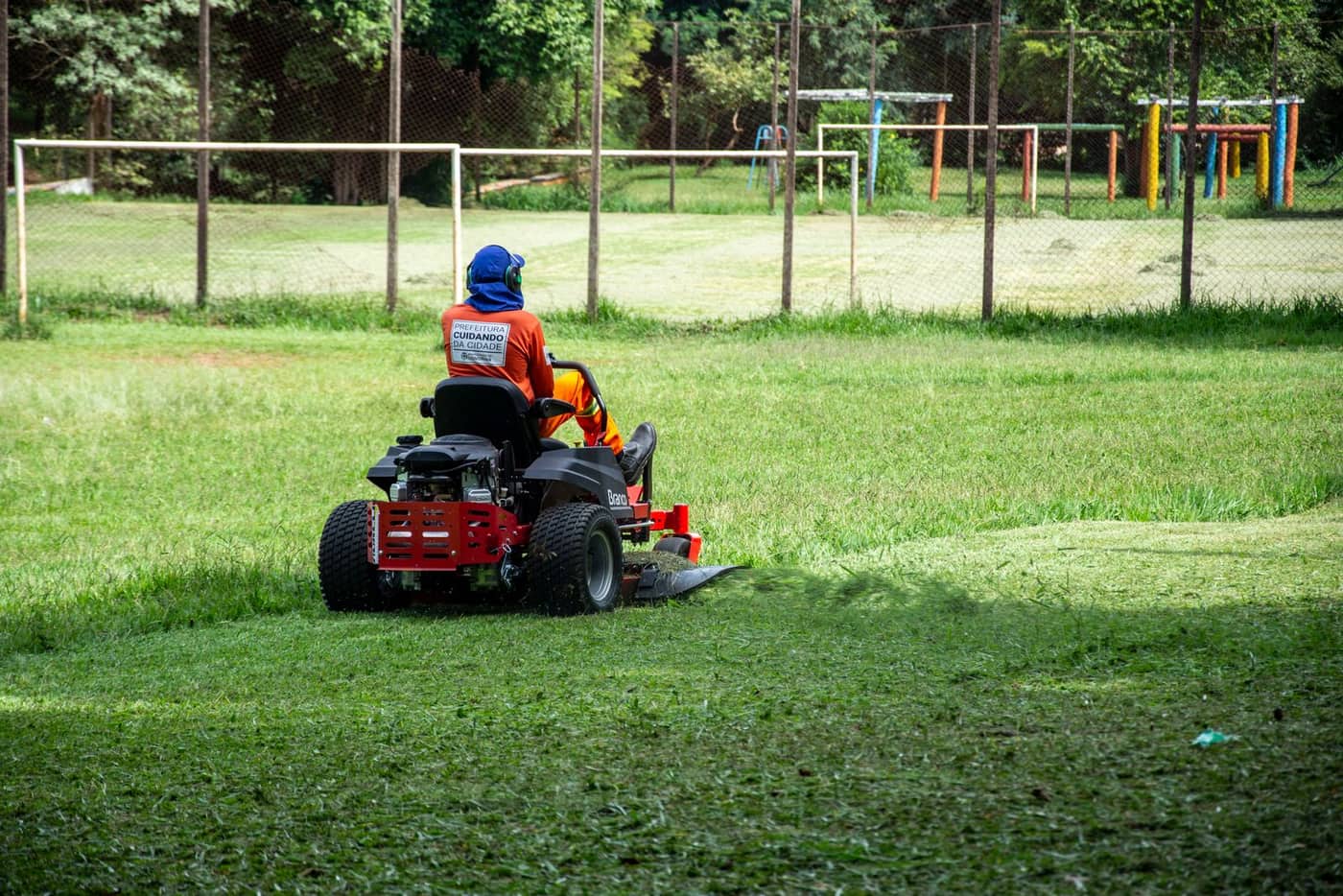 Mulchen, Sammeln oder Seitenauswurf: Was ein 4-in-1-Aufsitzmäher kann