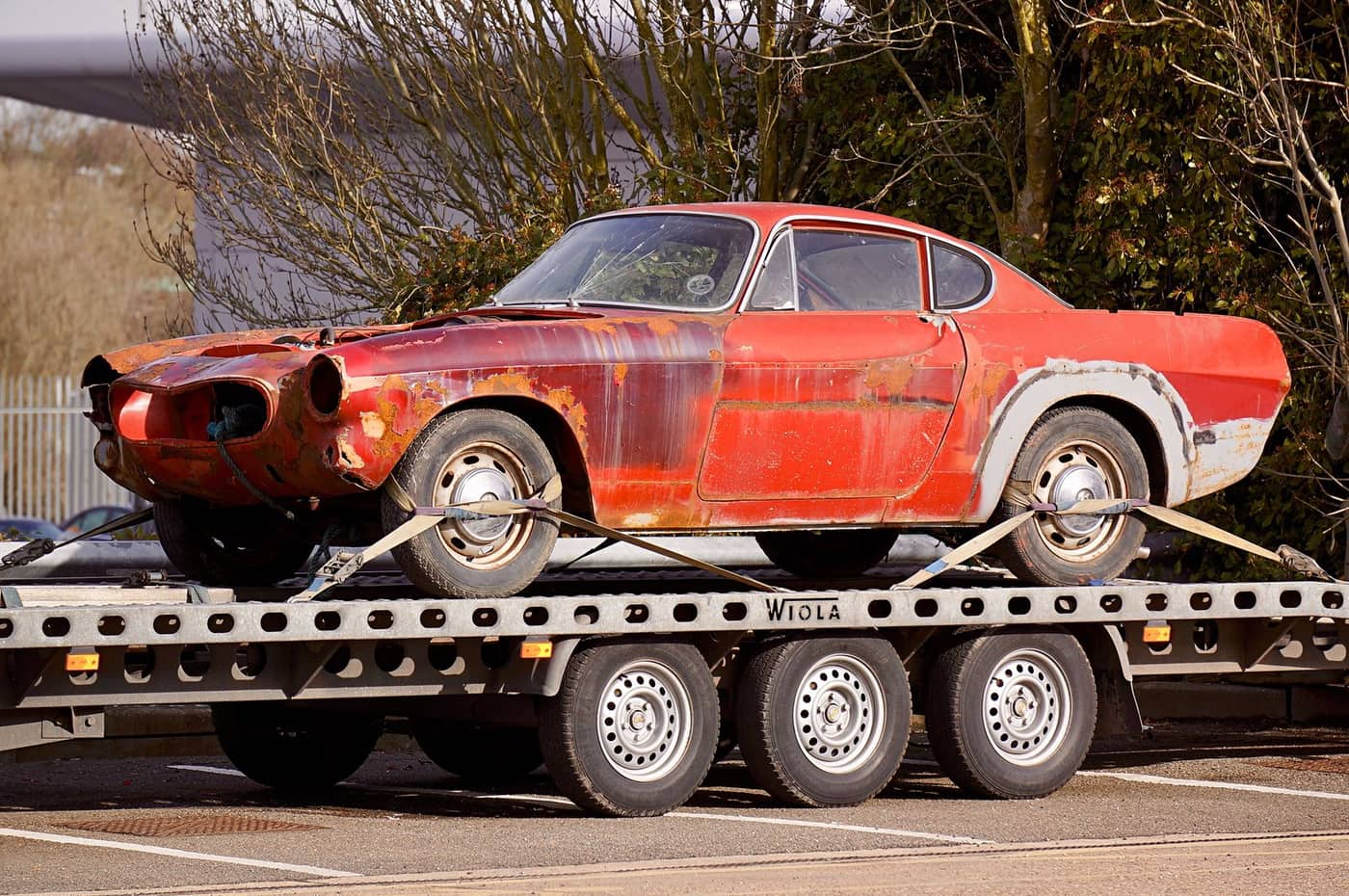 Autotransporter gebremst oder ungebremst: Was ist der Unterschied?